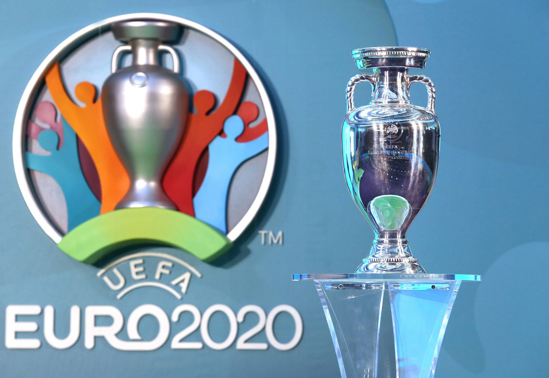 UEFA hoãn Euro 2020 tới hè 2021